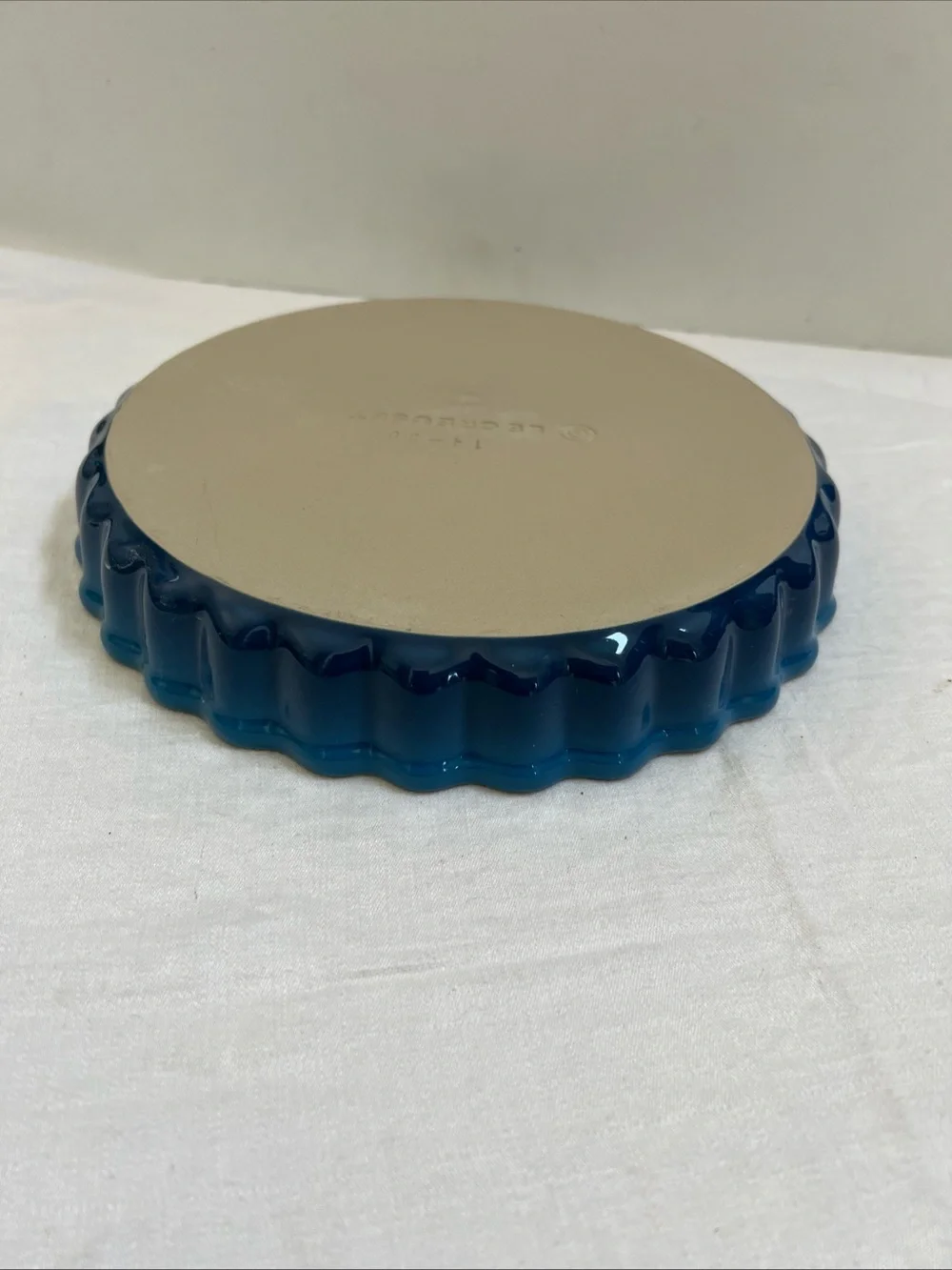 Le Creuset Tart Pie Baking Dish BLUE CREAM Interior Fluted Edge Stoneware 10